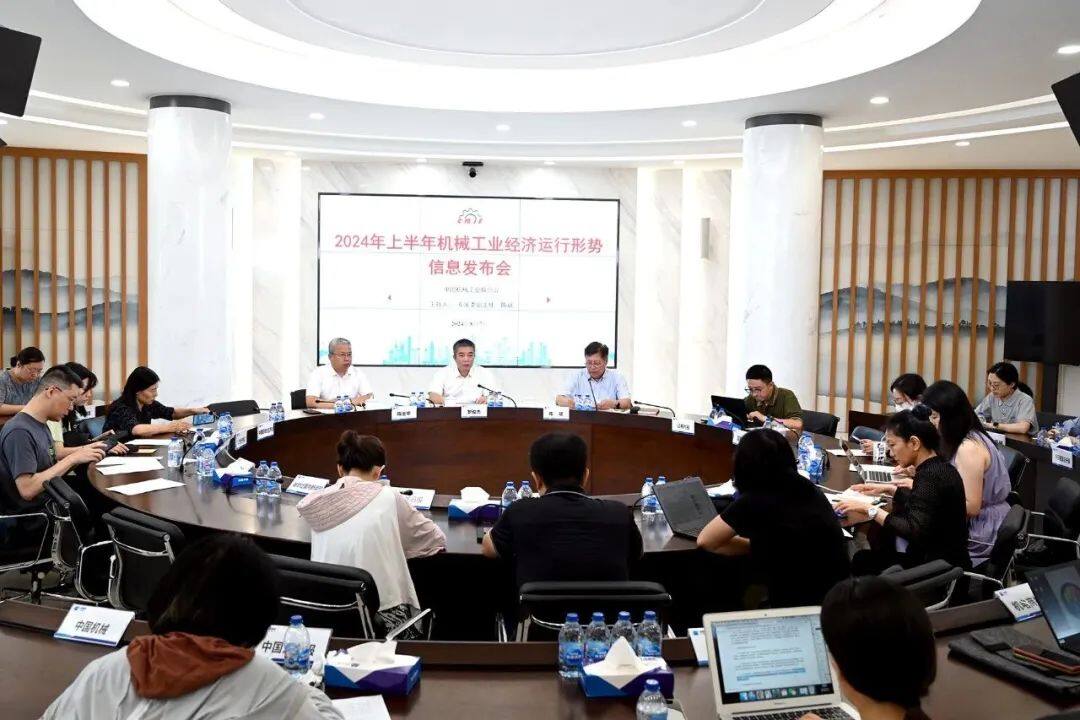 2024年上半年农机出口：大中型拖拉机增长108%种、收机械表现亮眼(图1)