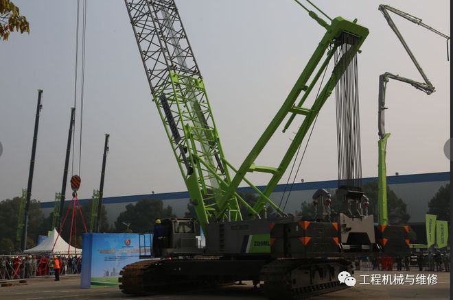 米乐M6：中联重科ZCC2600履带式起重机成全国吊装职业技能竞赛全国总决赛唯一指定用机(图2)