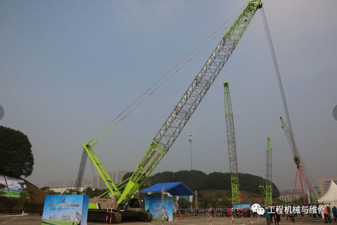 米乐M6：中联重科ZCC2600履带式起重机成全国吊装职业技能竞赛全国总决赛唯一指定用机(图8)