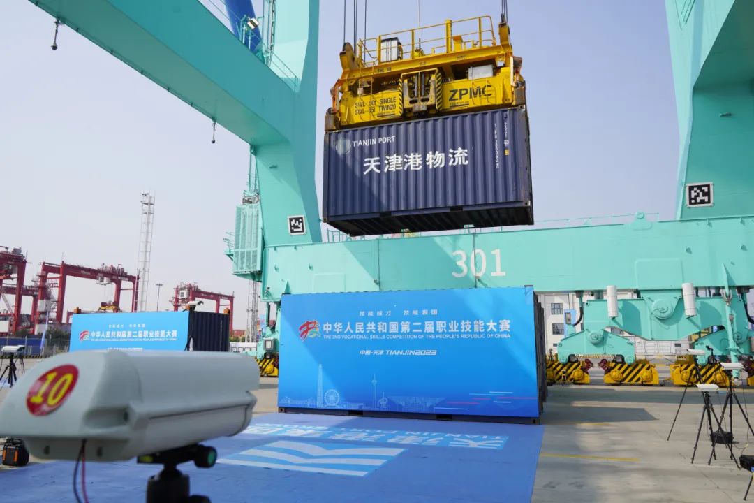 第二届全国技能大赛起重设备应用技术赛项在天津港开赛(图2)