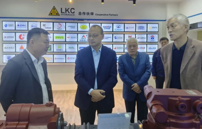 第七届工程机械行业标准化工作会议暨2024年中国工程机械工业协会标准化工作委员会年会在青岛召开(图16)