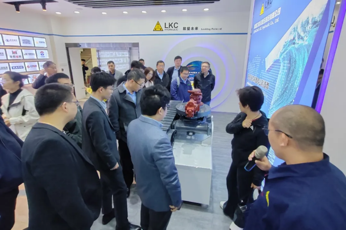 第七届工程机械行业标准化工作会议暨2024年中国工程机械工业协会标准化工作委员会年会在青岛召开(图17)