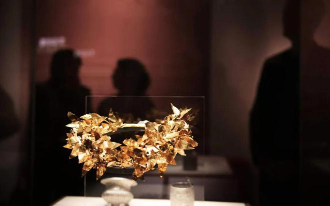 首博团队揭秘希腊大展：策展历时8年桃金娘形花冠布展不易(图3)