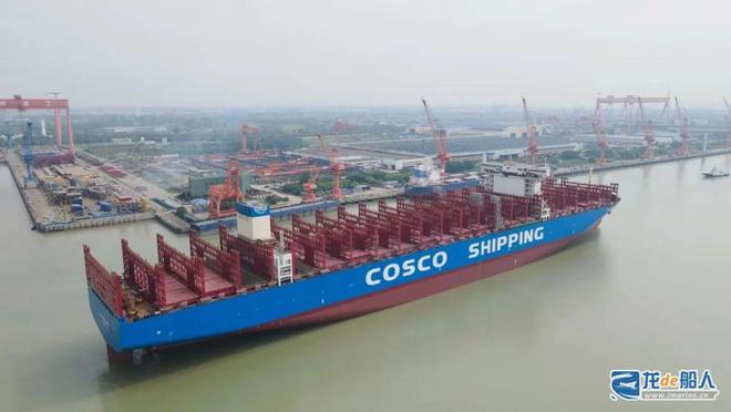 国内首艘！16000TEU系列甲醇双燃料箱船下水(图2)