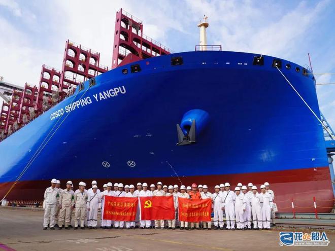 国内首艘！16000TEU系列甲醇双燃料箱船下水(图1)