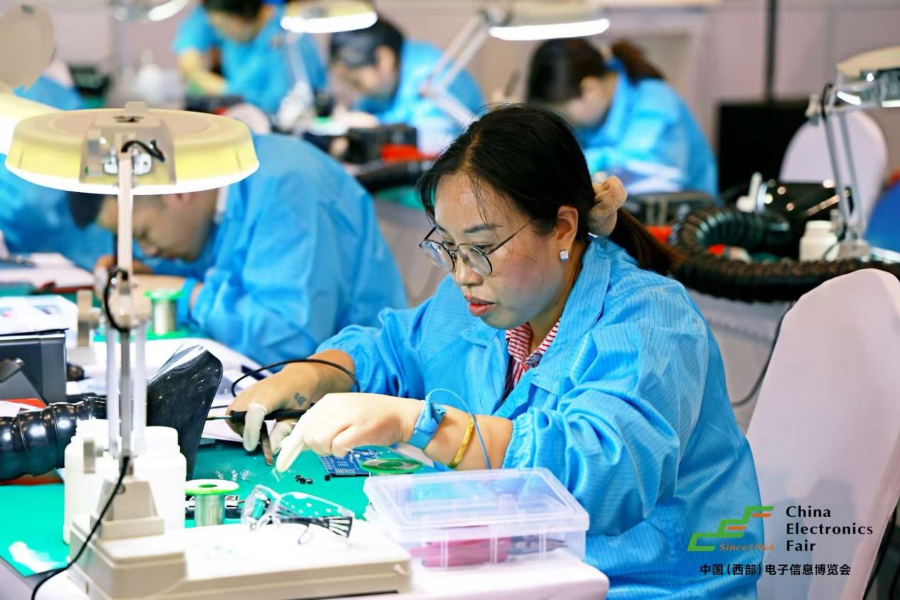 米乐M6平台：新动能、新生态、新西部—第十三届中国（西部）电子信息博览会隆重开幕(图11)