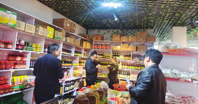 义岗镇市场监管所扎实开展城乡结合部食品安全检查(图2)