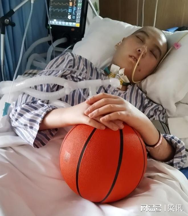 江苏20岁男孩张俊豪去世高考前被邻居撞成植物人原计划考军校(图6)