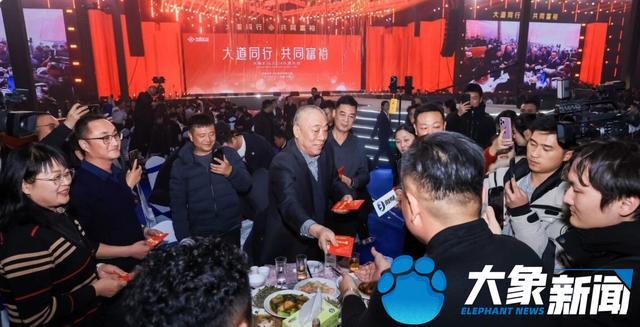 米乐M6：“全网最爱发钱”的那个老板｜面孔(图7)