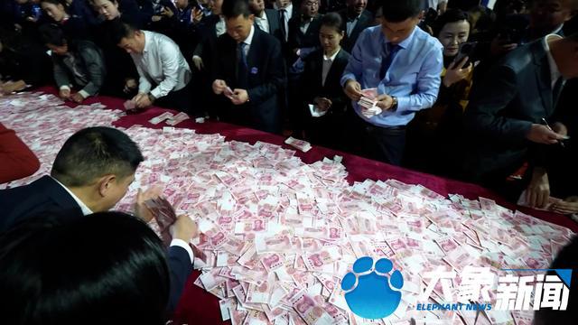 米乐M6：“全网最爱发钱”的那个老板｜面孔(图6)