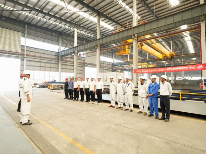 米乐M6平台：斥资90亿海工基地2400吨龙门吊开工！(图1)