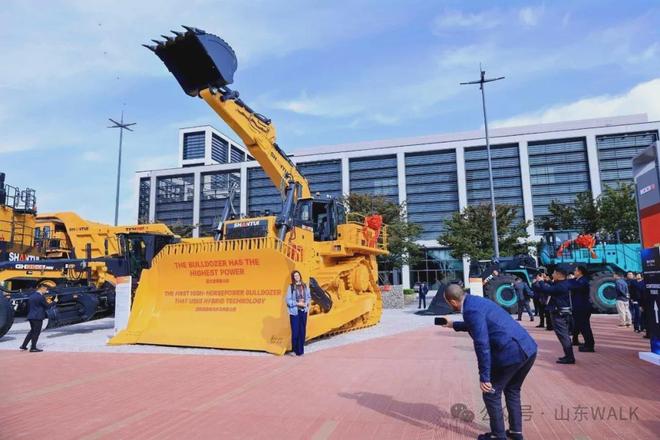 从“领跑者”到“示范者”：素描山东重工价值深耕之路(图2)