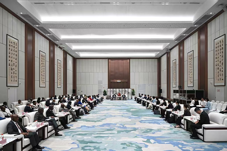 米乐M6：透过工程机械展看湖南这条“硬腿”(图2)